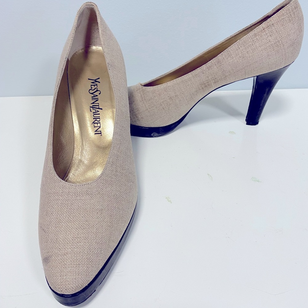Yves St Laurent size 9.5  1997 ladies pumps.